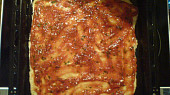 Domácí pizza (těsto s omáčkou)