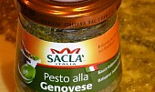 Eviny roládky s bazalkovým pestem (Bazalkové pesto jsem koupil v Albertu)