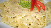 Farfalle s brokolicovo-nivovou omáčkou