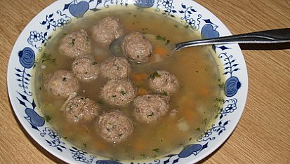 Hovězí polévka s masovými pumlíčky, Hovězí polévka