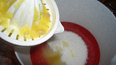 Jahodová zmrzlina, rozmixované jahody + cukr + citronová šťáva