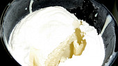 Jogurtovo – vanilková zmrzlina, ....těsně po umíchání.....
