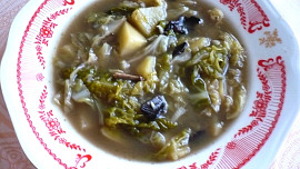 Kapustová polévka s houbami