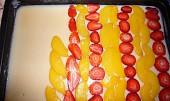Litý koláč s ovocem a želatinou (Na koláč dáme pudink a skládáme ovoce)