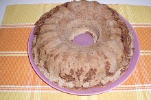 moučník před politím čokoládou