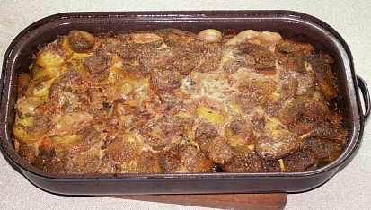 Zapečené brambory s hovězím ve vlastní šťávě