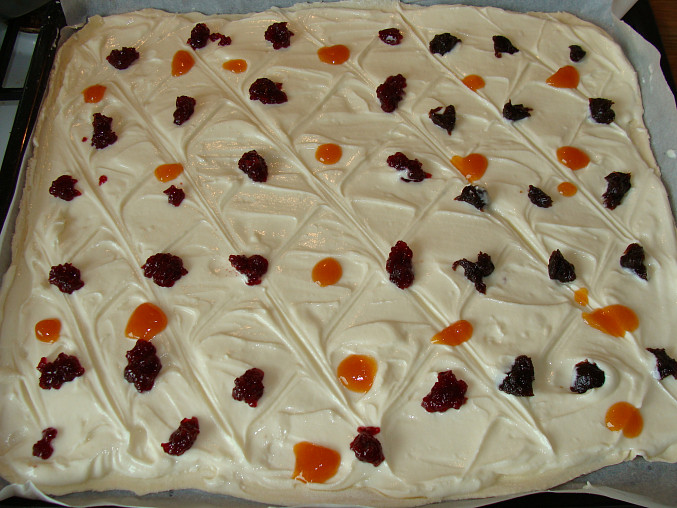 Mřížkový koláč z listového těsta, Těsto s tvarohem a marmeládami