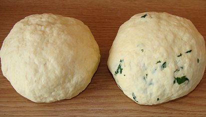 Nokerle (noky) s vajíčkem, Těsto s kurkumou a s petrželkou