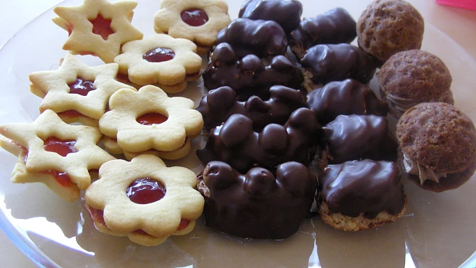 Nutellové rohlíčky s oříšky, hned vedle lineckého