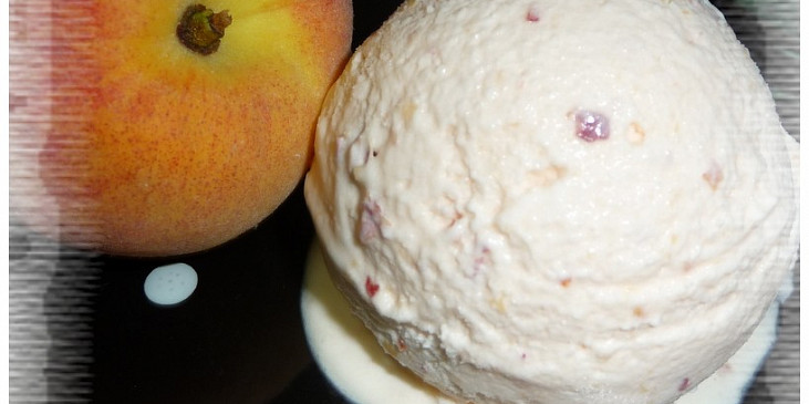 Ovocná smetanová zmrzlina (...broskvová...)