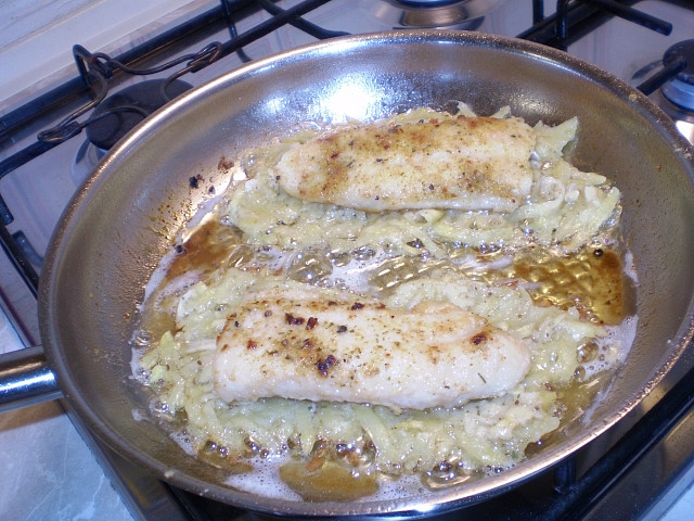 Pangas v bramboráku, Vrstva brambor pod rybou
