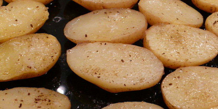 pečené česnekové brambory po 20 minutách