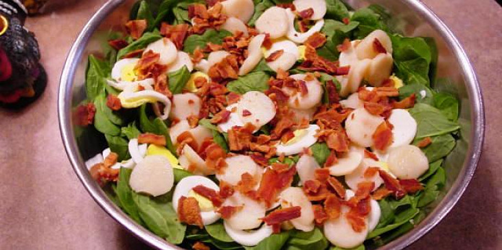 Špenátový salát se slaninou