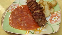 Špíz s ostrou omáčkou
