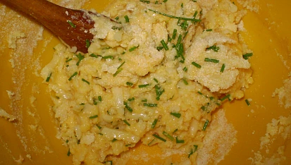 Spokojenka s drožďovo-sýrovými knedlíčky, drožďovo-sýrová hmota