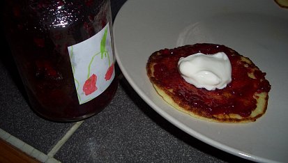 Třešňová marmeláda z DP, použití marmelády na lívanečku - Mareček maloval etiketu