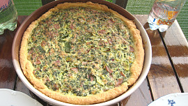 Tvarohový koláč se špenátem a pórkem