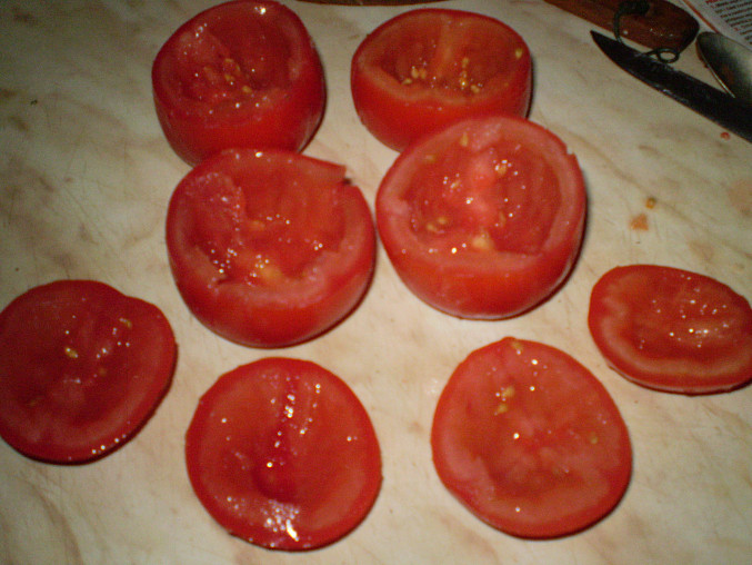 Zapečená a plněná rajčata, vydlabaná rajčata...
