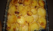 Zapečené brambory s uzeným masem a smetanou