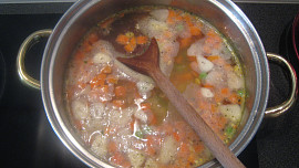 Zeleninová polévka se šunkou