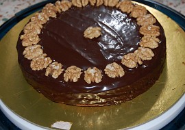 Čokoládový dort s ořechy