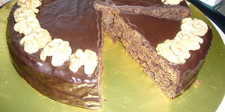 Čokoládový dort s ořechy (Čokoládový dort s ořechy)