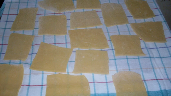 Domácí lasagne, před vařením