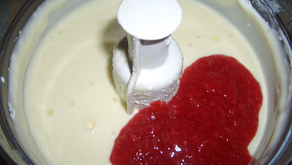 Domácí pribináček,  ušlehaný puding s tvarohem + 4 lžičky mojí jahodové marmelády