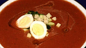 Gaspacho - vychlazená španělská polévka, Polévka Gaspacho ozdobená vejcem
