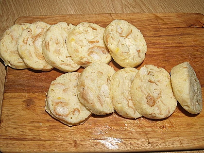 Houskové knedlíky v hrnečku, houskové knedlíky v hrnečku