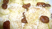 Jablečná pizza se sekanými ořechy