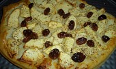 Jablečná pizza se sekanými ořechy
