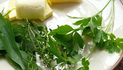 Kachní stehýnka s bylinkovým máslem, ingredience na bylinkové máslo