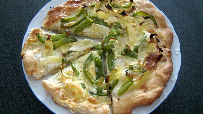 Kapustová pizza s paprikou