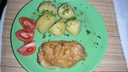 Kuřecí stehna se sýrovo-česnekovou náplní