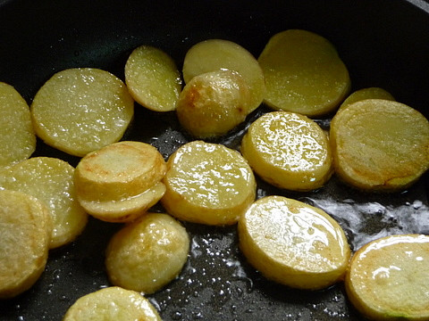 Nové brambory se šlehačkou