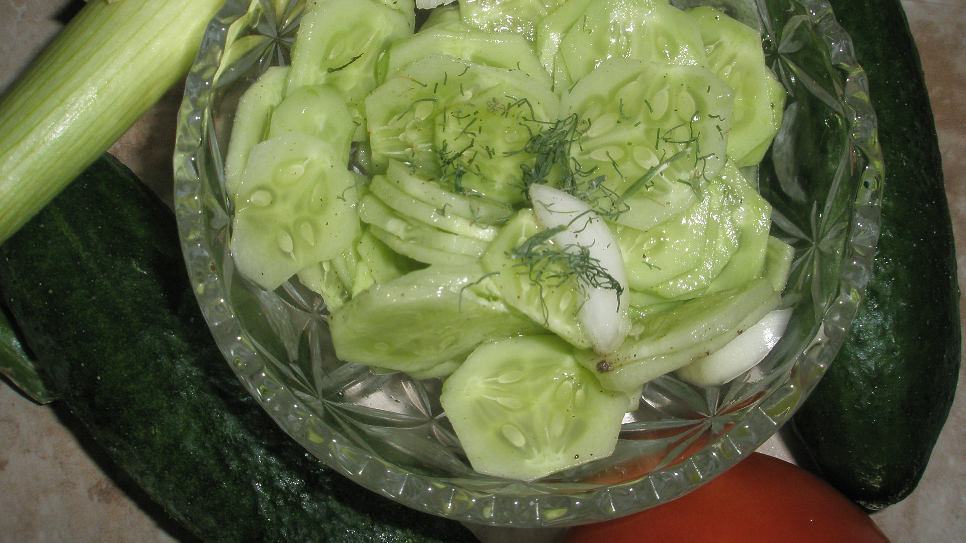 Okurkový salát s koprem
