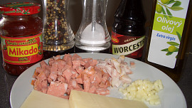 Omáčka se salámem