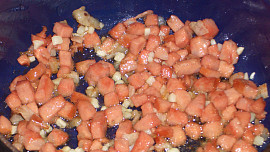 Omáčka se salámem