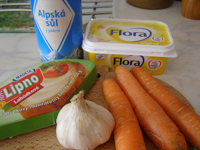 Pikantní mrkvová pomazánka, použité suroviny