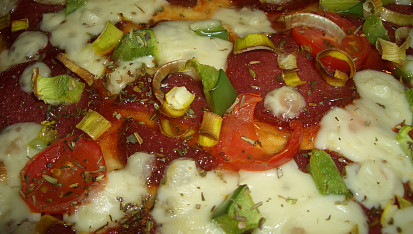 Pizza se salámem a sýrem