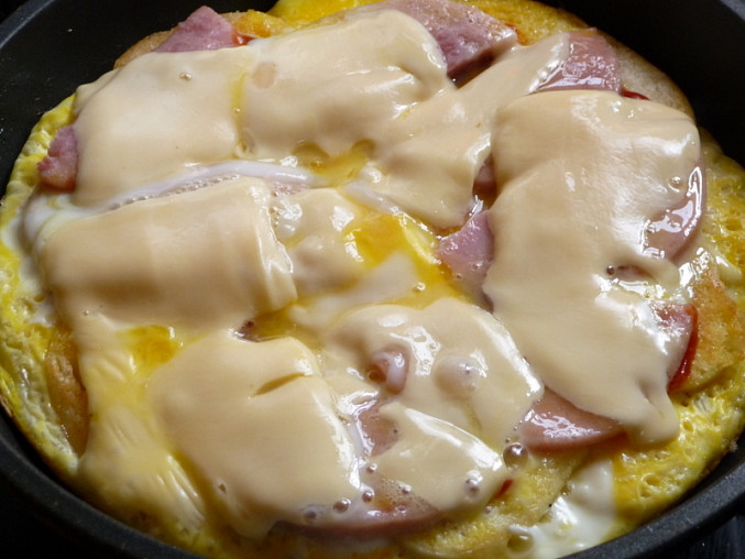 Omeleta ze zbylých kynutých knedlíků