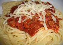 Špagety se šunkou a houbami