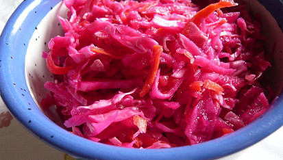 Šťavnatý vitamínový salát podle Nadi Konvalinkové