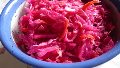 Šťavnatý vitamínový salát podle Nadi Konvalinkové