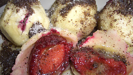 Švestkové knedlíky s mákem