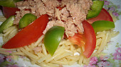 Těstovinový salát s paprikou a tuňákem