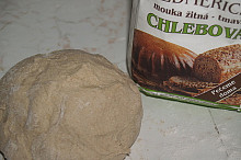 uzenina v chlebovém těstě