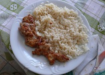 Vykoštěná kuřecí stehýnka s rýží