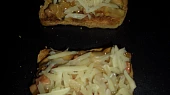 Zapečený toast se šunkou a žampiony
